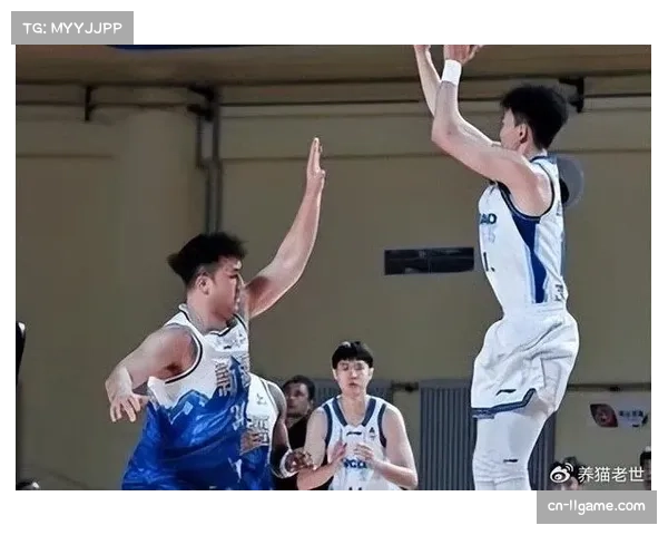 青岛国信每日优鲜完成季后赛最后备战,刘维伟要求队员提高攻防两端冲刺频率 青岛国信每日优鲜完成季后赛最后备战,刘维伟要求队员提高攻防两端冲刺频率